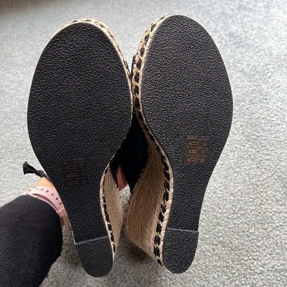 Karl Lagerfeld Paris
Carina Leather Platform Espadrille Wedges - Picture 9 of 10